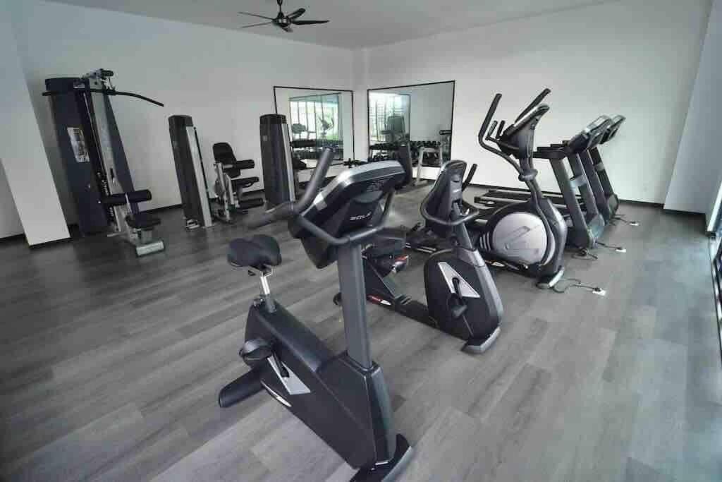 Jk Cozyhome 02 8pax 100mbps 2carparks Apartment