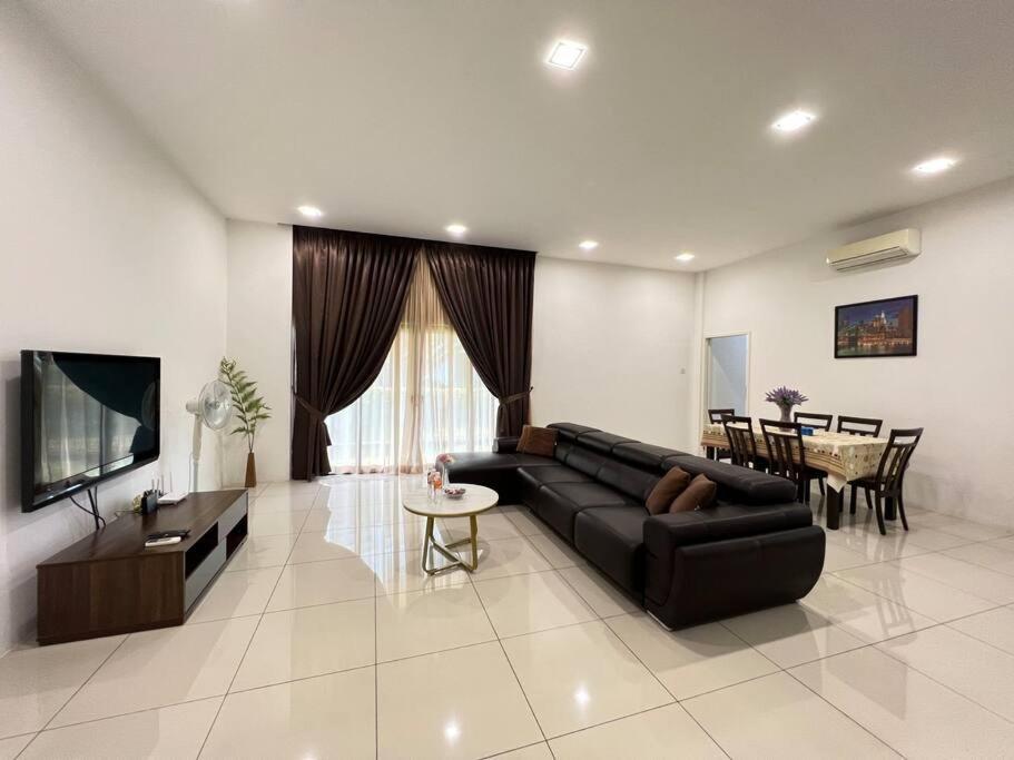 Apartment Jk Cozyhome 02 8pax 100mbps 2carparks
