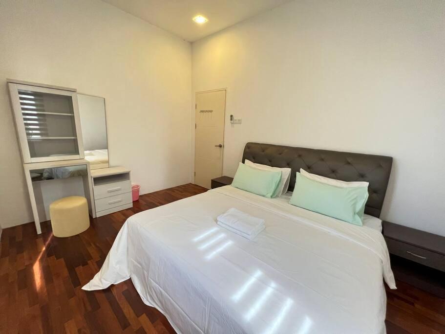 Jk Cozyhome 02 8pax 100mbps 2carparks Apartment *