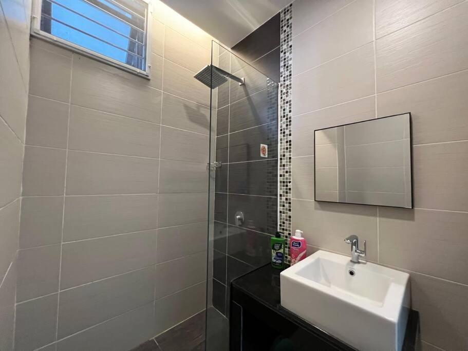 Apartment Jk Cozyhome 02 8pax 100mbps 2carparks *
