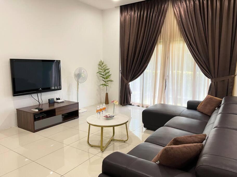 Jk Cozyhome 02 8pax 100mbps 2carparks *
